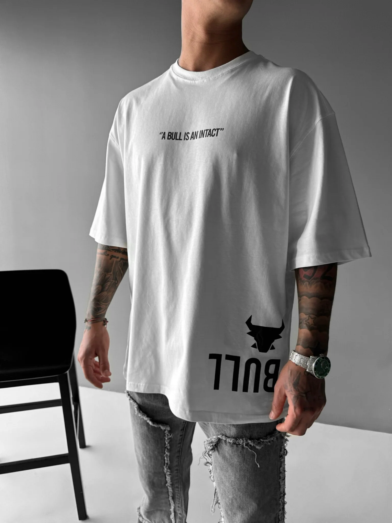 Oversize Bull T-shirt - White and Black - Image 3