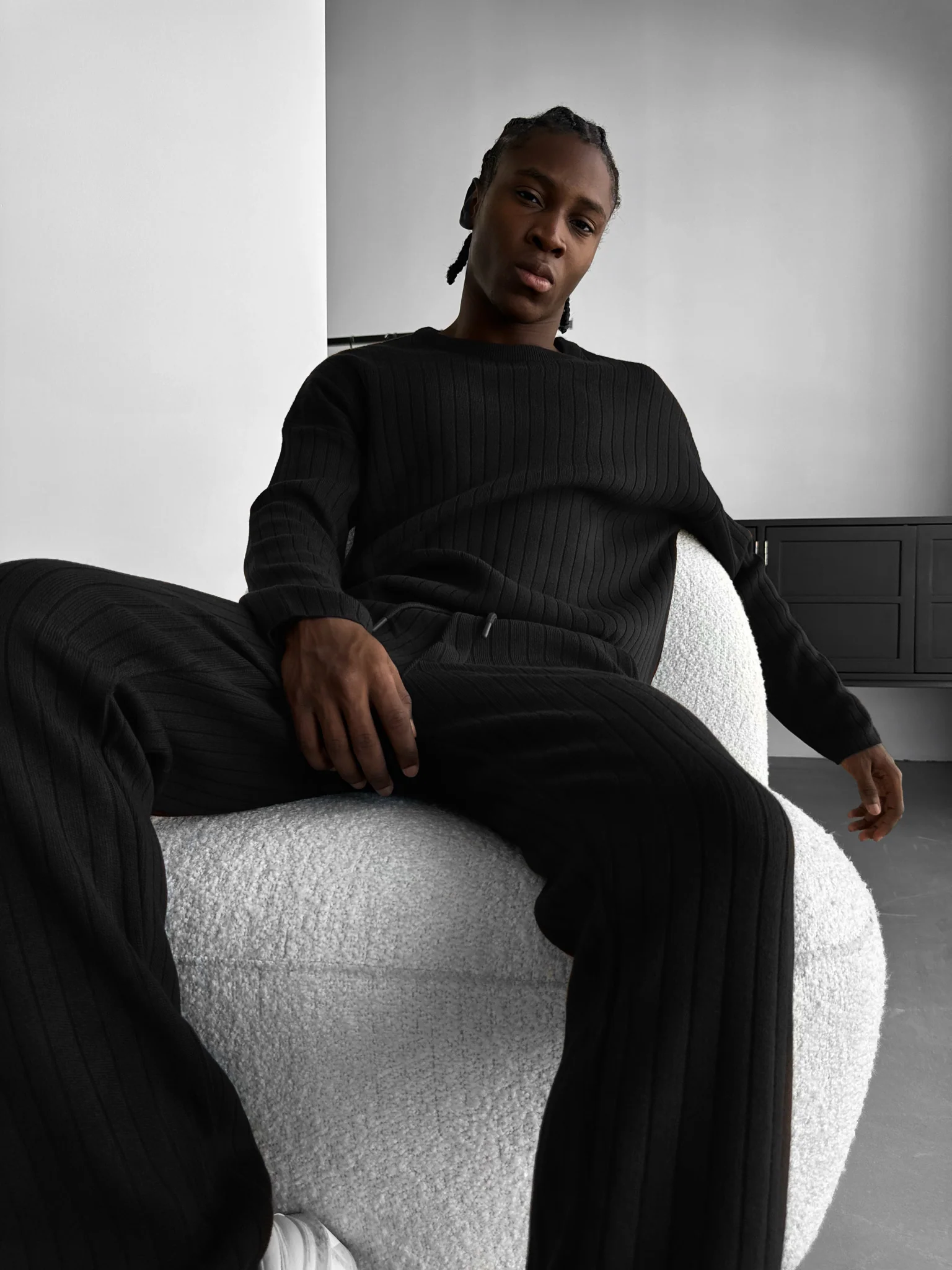 Oversize Wide Ribbed Long Arm Knit Sweatshirt - Black - Image 4